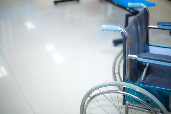 Закрыть Инвалидную Коляску Больнице Белым Тоном — стоковое фото