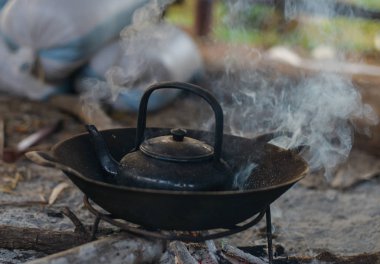 Vintage kattle dumanlı yanıyor.