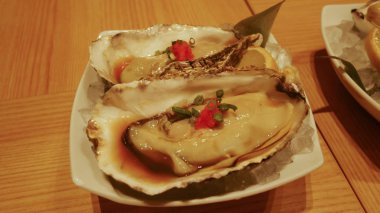 Kabuklu deniz ürünleri Beyaz plaka üzerinde kapatın.