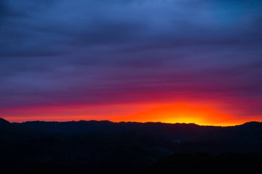 Güzel güneş ray doğa arka plan.