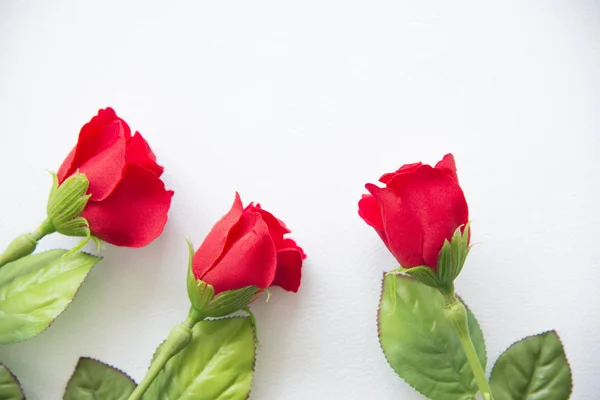 Tworzywo Sztuczne Czerwony Róża Białym Tle Koncepcja Walentynki — Zdjęcie stockowe