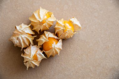 Yumurta gibi ahşap texture.look sarı cape Bektaşi üzümü meyve.