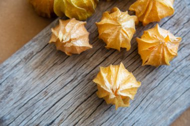 Yumurta gibi ahşap texture.look sarı cape Bektaşi üzümü meyve.