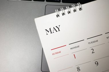 Mayıs takvimini kapatın.