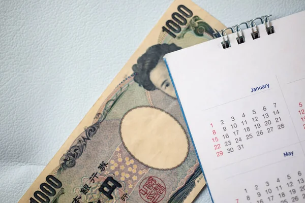 Uzavřít japonskou bankovku s kalendářem. — Stock fotografie