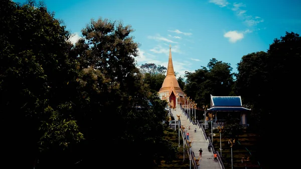 Film tonu üzerinde Tay pagoda.