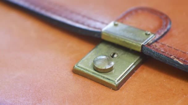 Gros plan sur portefeuille en cuir .