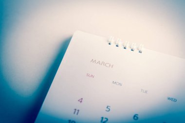 Planlamada bulanık mavi takvim.