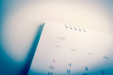 Planlamada bulanık mavi takvim.