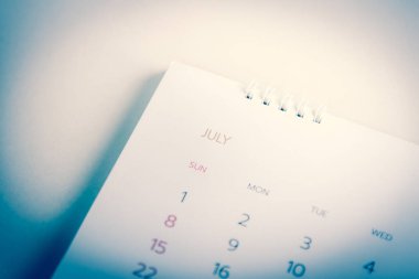 Planlamada bulanık mavi takvim.