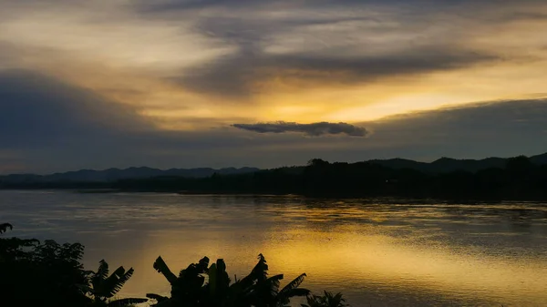 Tramonto Arancione Visto Sul Fiume Fondo Alla Natura — Foto Stock