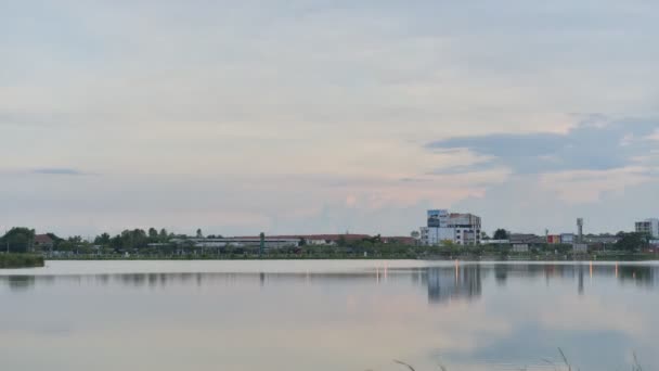 Nuage se déplaçant jour et nuit.