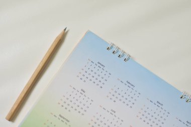 Bulanık takvim beyaz ton planlama 2021.