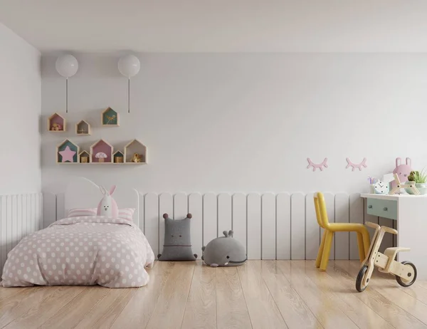 在白墙的背景下 儿童房的卧房模仿墙 — 图库照片
