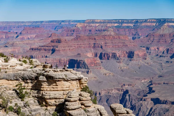 Arizona 'daki Grand Canyon Ulusal Parkı' ndaki ünlü Mather Point 'in güzel manzarası.