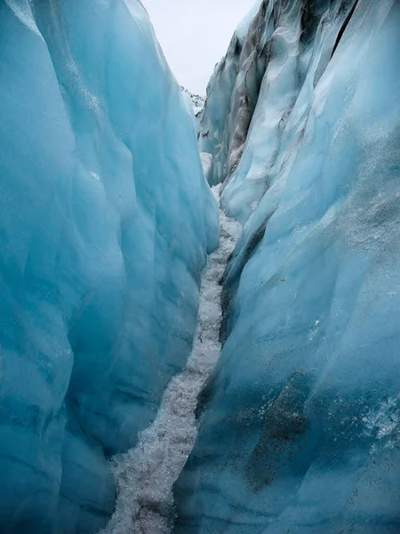 Uitzicht Tijdens Het Wandelen Door Een Uitgesneden Spleet Fox Glacier — Stockfoto