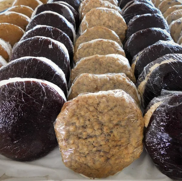 Amish 'in farklı aromalı turtalarının yakın görüntüsü.