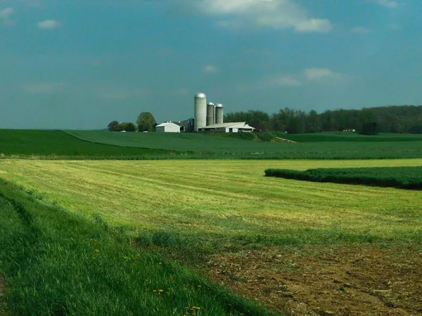 Silos Edificios Agrícolas Acres Tierras Cultivo Primavera Cerca Hershey Pennsylvania Imagen de archivo