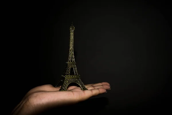 Miniature Eiffel Tower Placed Palm Black Background Design Concept Can — Stock Photo, Image