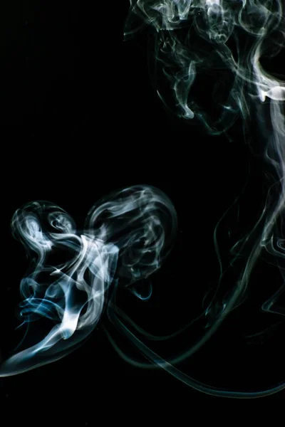 Branco Fumaça Soprada Fundo Escuro — Fotografia de Stock