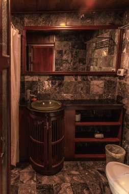 Mekong Nehri / Vietnam - Mart 04: 2019: Güney Vietnam 'daki geniş Mekong Deltası' nın su yollarında özel bir nehir yolculuğunda (Mekong Eyes Classic) banyo.