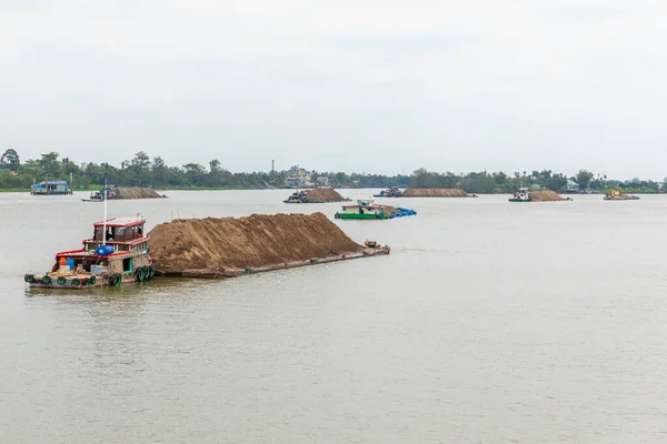 Sok Homokos Kotróhajó Utazik Mekong Folyón Minh Város Közelében — Stock Fotó