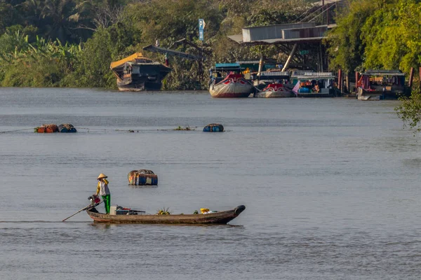 Vietnamese Women Passing Boat Mekong River Vietnam — Stock Photo, Image