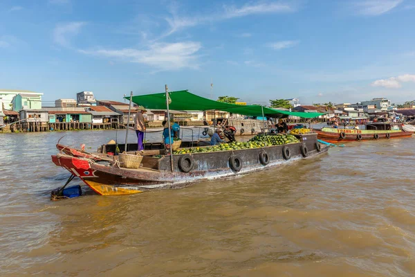 Can Tho Vietnam Março 2019 Vendedores Vendendo Melancias Mercado Flutuante — Fotografia de Stock