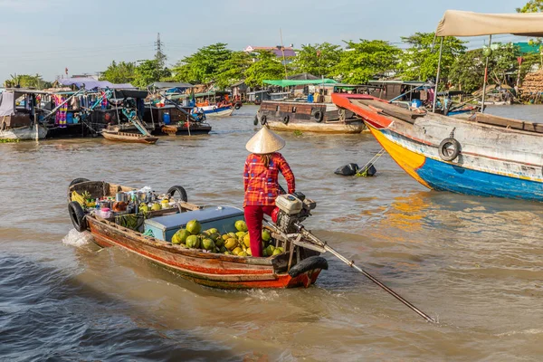 Can Tho Wietnam Marca 2019 Sprzedawca Pływającym Rynku Cai Rang — Zdjęcie stockowe