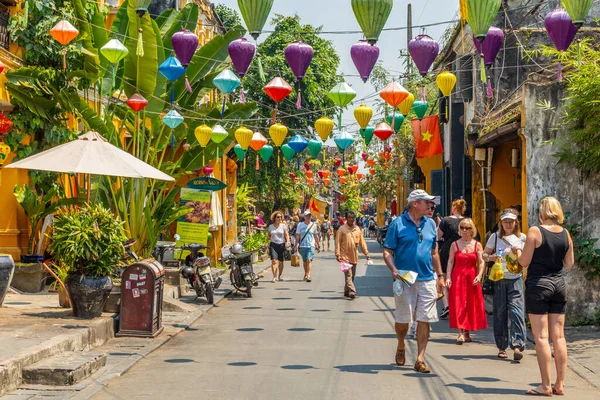 Hoi Vietnam Marzo 2019 Turisti Che Camminano Attraverso Belle Strade — Foto Stock