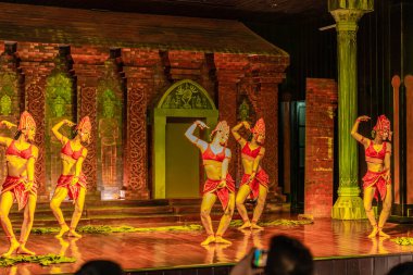 Oğlum / Vietnam - 07 Mart 2019: Geleneksel Cham Pa Dansçı Kızlar.