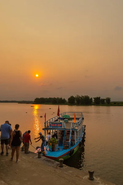 Hoi Vietnam Március 2019 Turisták Megy Egy Hajó Egy Lélegzetelállító — Stock Fotó