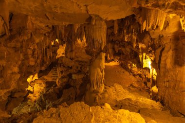 Tam Coc 'ta, Ninh Binh, Vietnam yakınlarındaki güzel bir mağara..