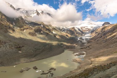 Pasterze Buzulu ve Grossglockner Dağı manzarası, Hohe Tauern Ulusal Parkı, Avusturya.