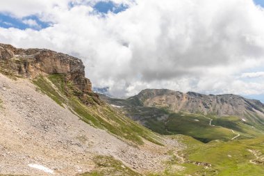 Grossglockner Yüksek Alp Yolu, Hochalpenstrasse, Avusturya Alpleri 'ndeki panoramik turizm rotası.