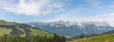 Avusturya 'nın Tyrol, Ellmau kentindeki Wilder Kaiser bölgesinde güzel dağ sıraları (Kaiser Dağları).