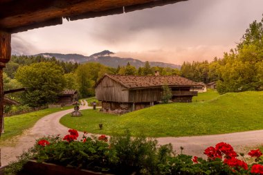 Güzel ışıkta otantik bir çiftlik evi, Kramsach, Avusturya.