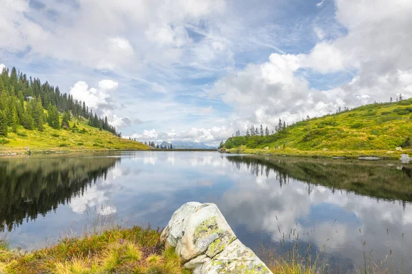 Een Adembenemend Panoramisch Landschap Van Kreuzjchlsee Bij Westendorf Kirchberg Oostenrijk — Stockfoto