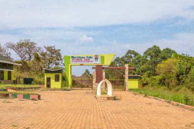 Murchison Falls / Uganda - 23 Şubat 2020: Murchison Falls Ulusal Parkı kapısı.