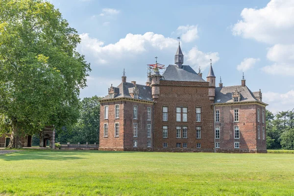 Замок Меро Бельгийском Городе Фелло — стоковое фото