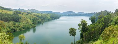 Katwe bölgesinde sönmüş bir volkan krateri, Uganda.