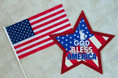 4 Temmuz Bağımsızlık Günü 'nü kutlamak, Başkan' ın Anma Günü, İşçi ve Gaziler Günü, Büyük Amerika. Tanrı Amerika 'nın bayrağını kutsasın..