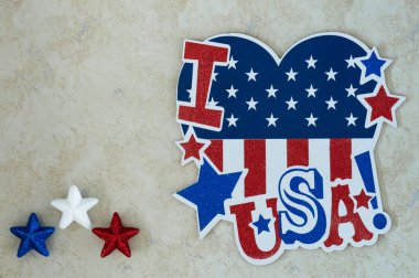 4 Temmuz Bağımsızlık Günü 'nü kutlamak, Başkan' ın Anma Günü, İşçi ve Gaziler Günü, Büyük Amerika. ABD bayrağının renginde ABD tabelasına bayılıyorum..