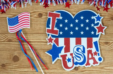 4 Temmuz Bağımsızlık Günü 'nü kutlamak, Başkan' ın Anma Günü, İşçi ve Gaziler Günü, Büyük Amerika. ABD bayrağının renginde ABD tabelasına bayılıyorum..