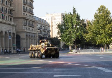 Bakü - Azerbaycan: 15 Eylül 2018. Zırhlı personel taşıyıcı BTR-82A. Askeri Geçit