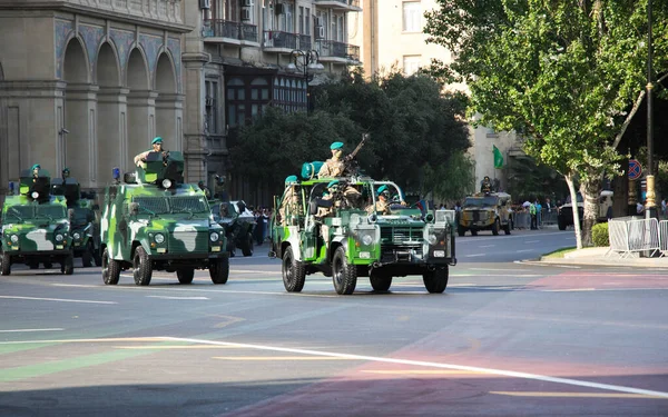 Baku - Ázerbájdžán: 15. září2018. Vozidla zvláštního určení ve vojenské přehlídce. Vojenská těžká vozidla — Stock fotografie
