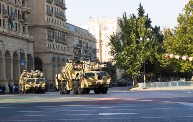 Azerbaycan Silahlı Kuvvetleri 'nin topçuları. Bakü 'deki askeri geçit - Azerbaycan: 15 Eylül 2018