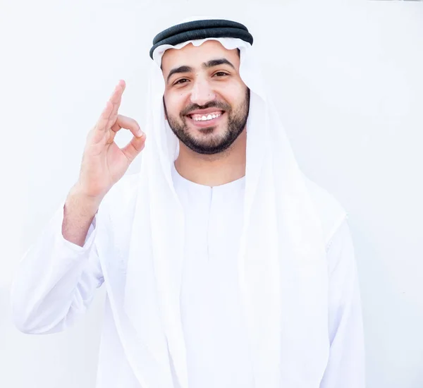 Arabský Muž Předvádí Symbol Obdivu — Stock fotografie