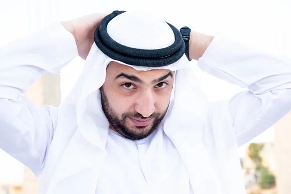 Arabský Chlap Usmívá Cítí Šťastný — Stock fotografie