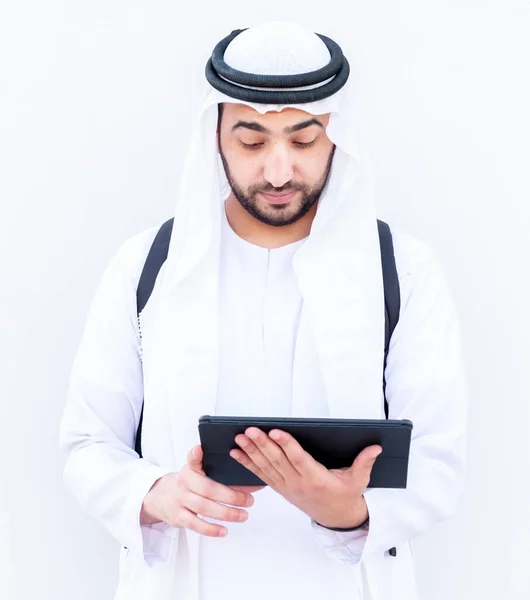 Arabische Moslimman Die Tabletten Gebruikt Zijn Lessen School Bestuderen — Stockfoto
